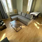 Spacious Apartment With Balconies Downtown