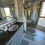 Spacious Apartment With Balconies Downtown